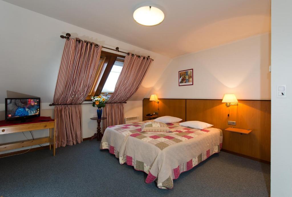 Auberge Le XIX Eme Thulin Phòng bức ảnh